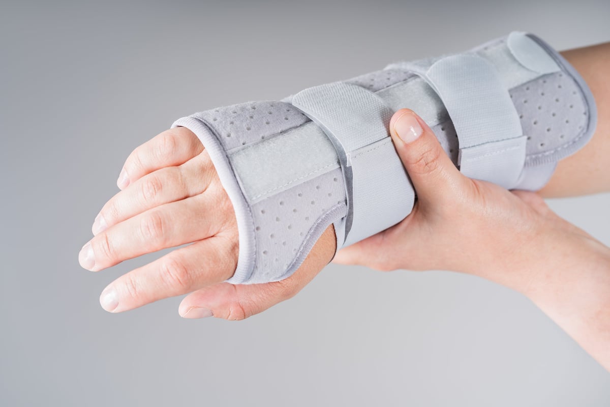 Orthopedic wrist and hand brace used to immobilize a hand injury